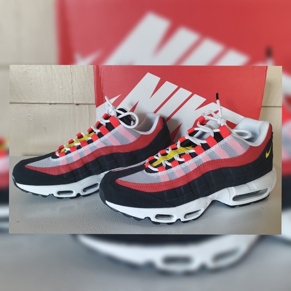 MEN'S NIKE AIR MAX 95 ESSENTIAL SNEAKERS - Picture 3 of 8